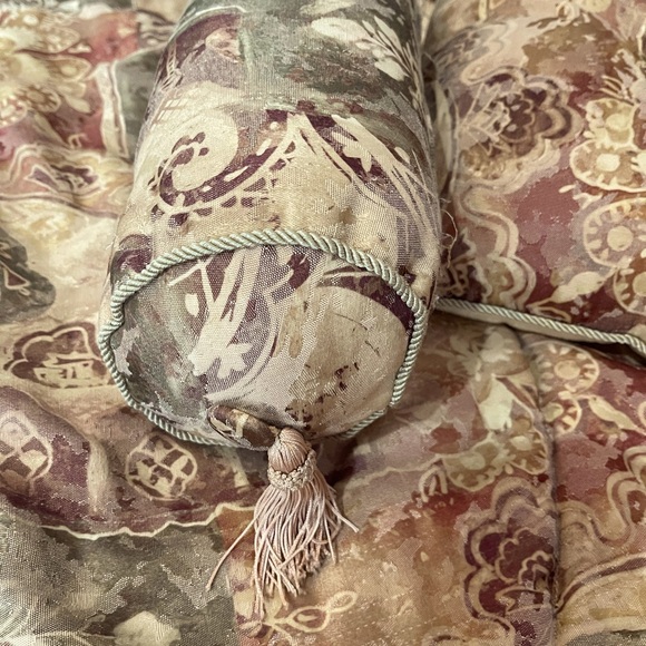 - Vintage Burlington Normandy Damask Queen Decorative Pillows - Picture 5 of 8